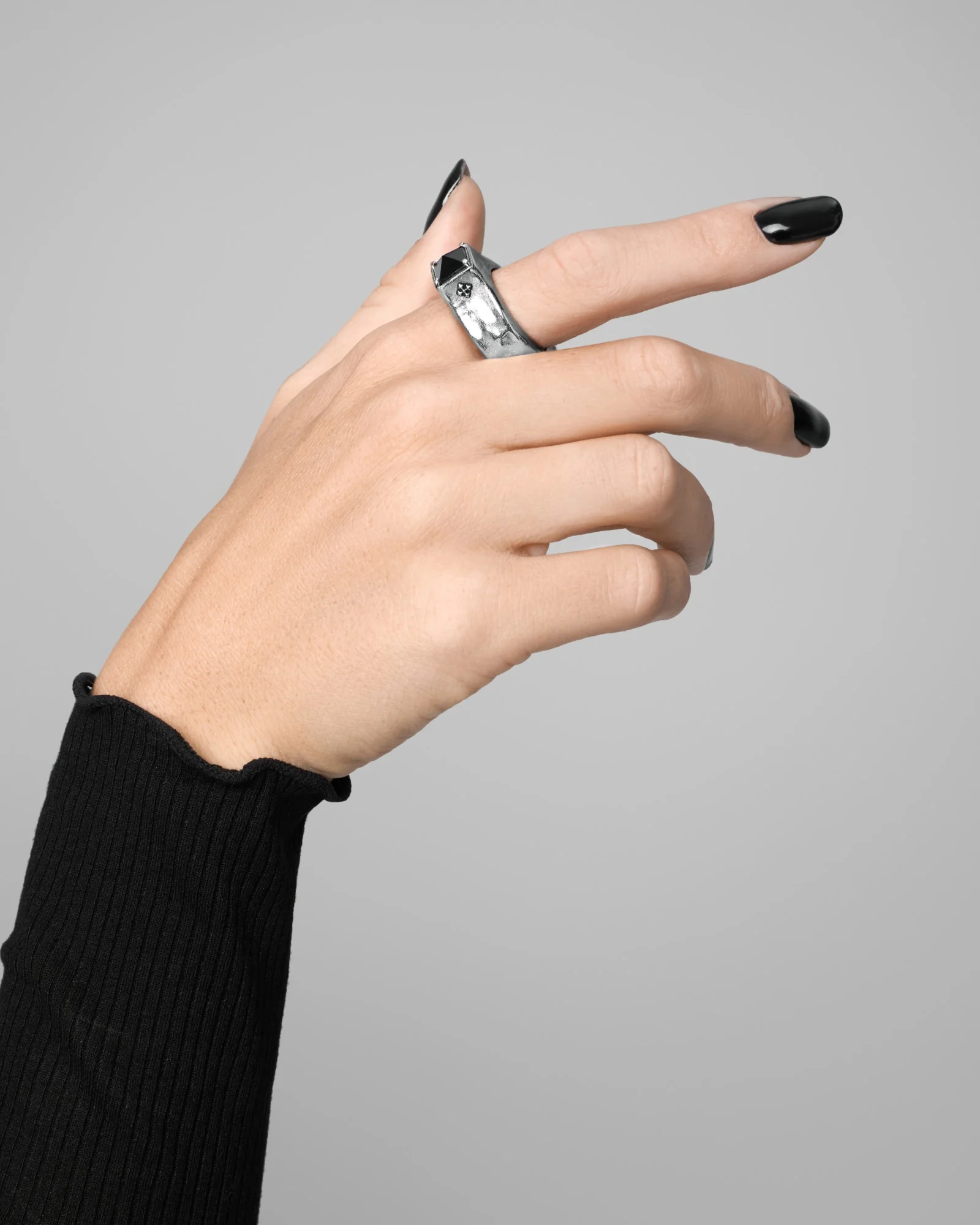 BLACK CASTLE Ring - Image 3