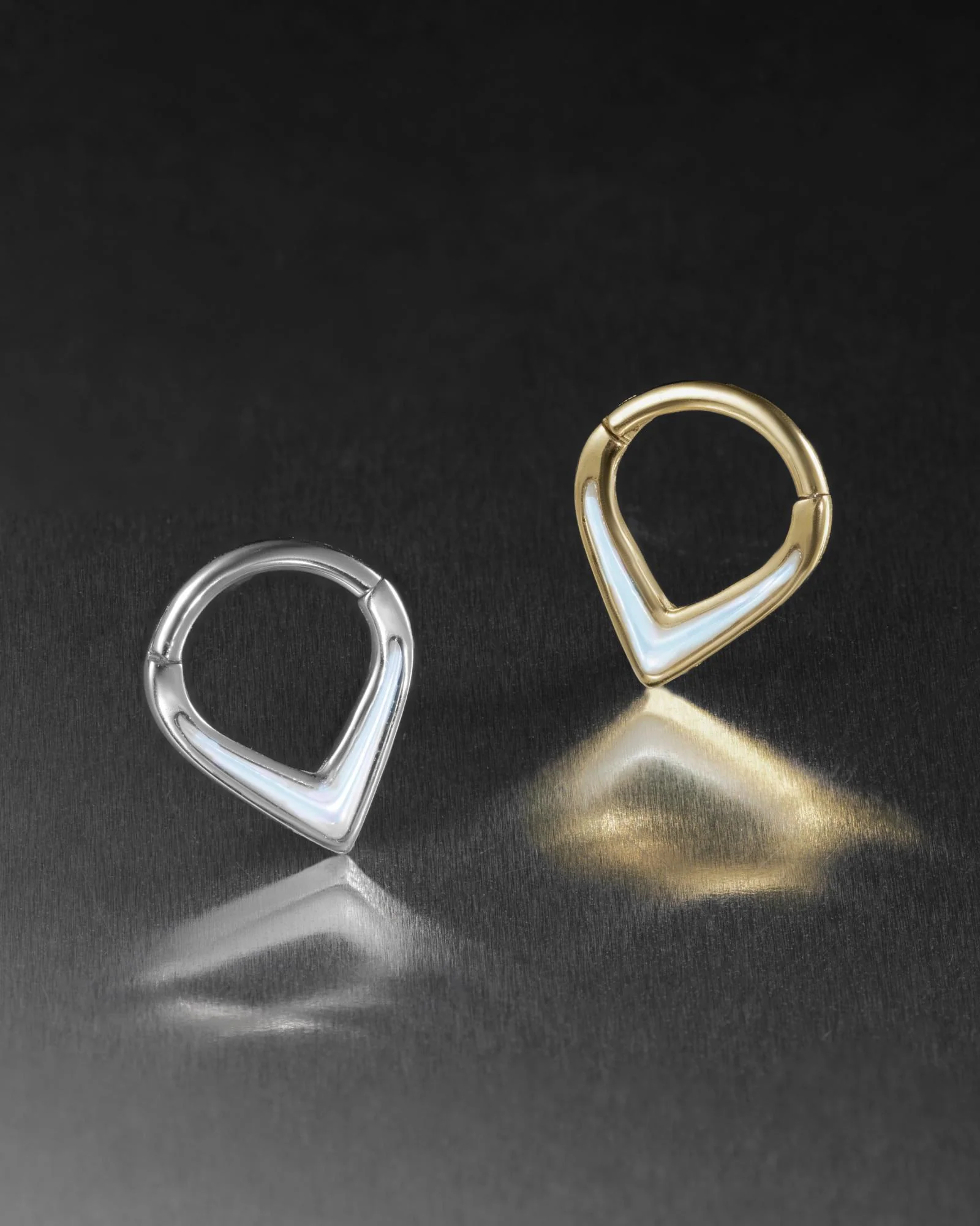 Lyra Pearl Teardrop Clicker - Image 5