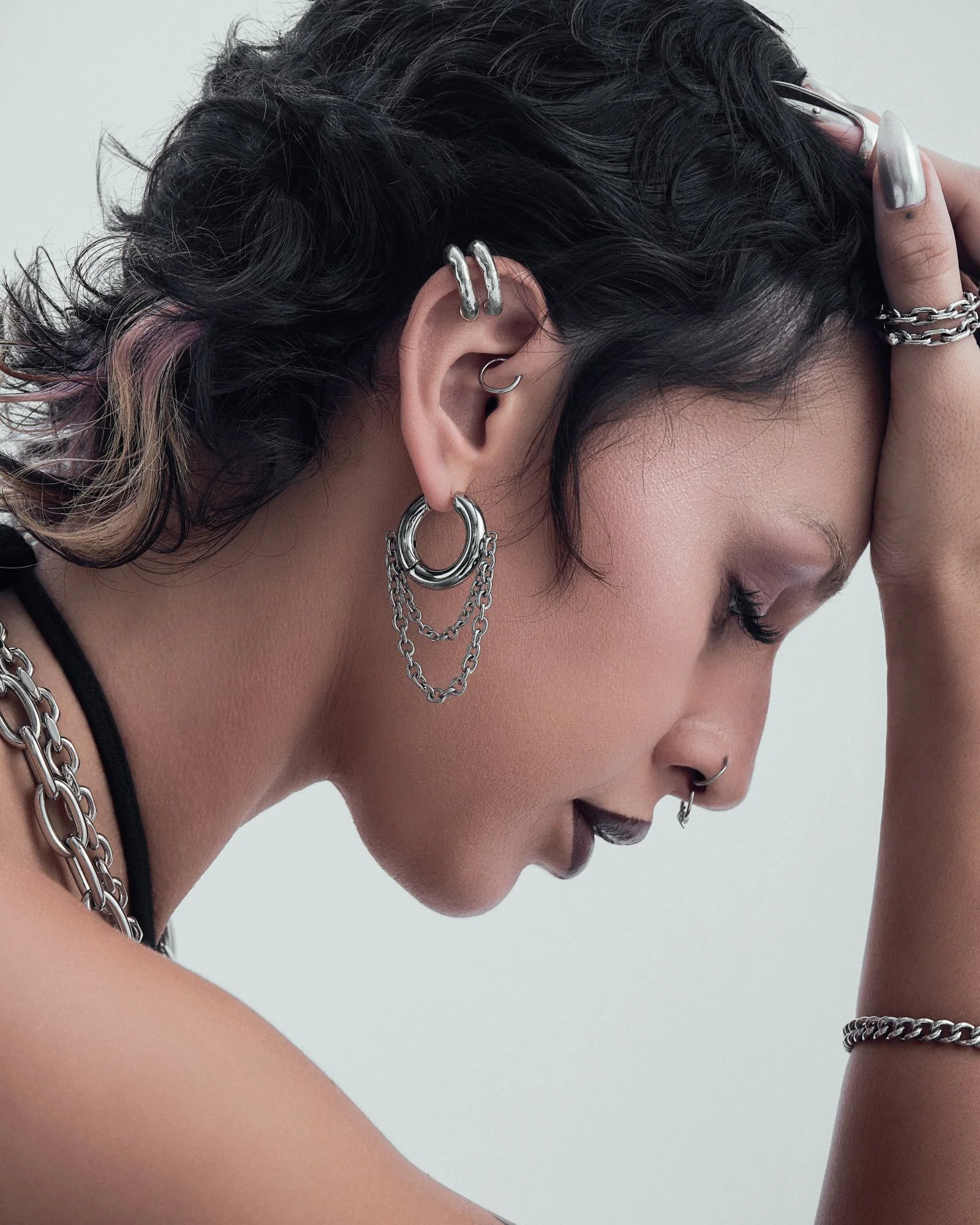 Obscura Chain Earrings - Image 5