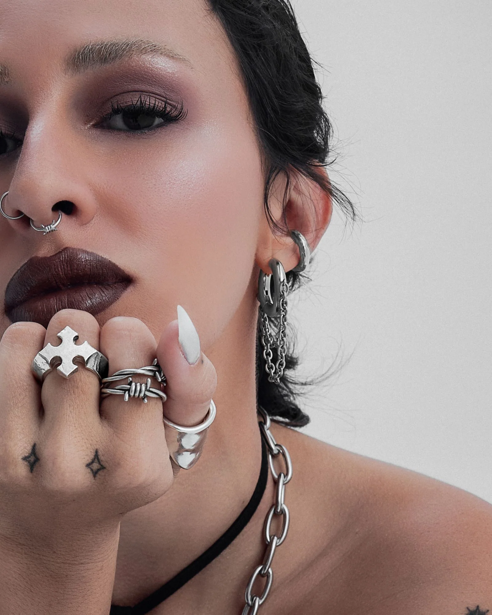 Obscura Chain Earrings - Image 6