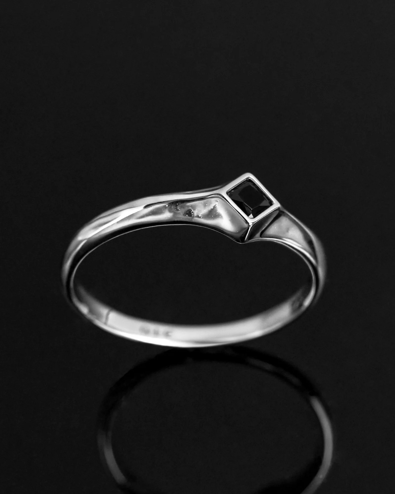 Onyx Arc Ring - Image 6
