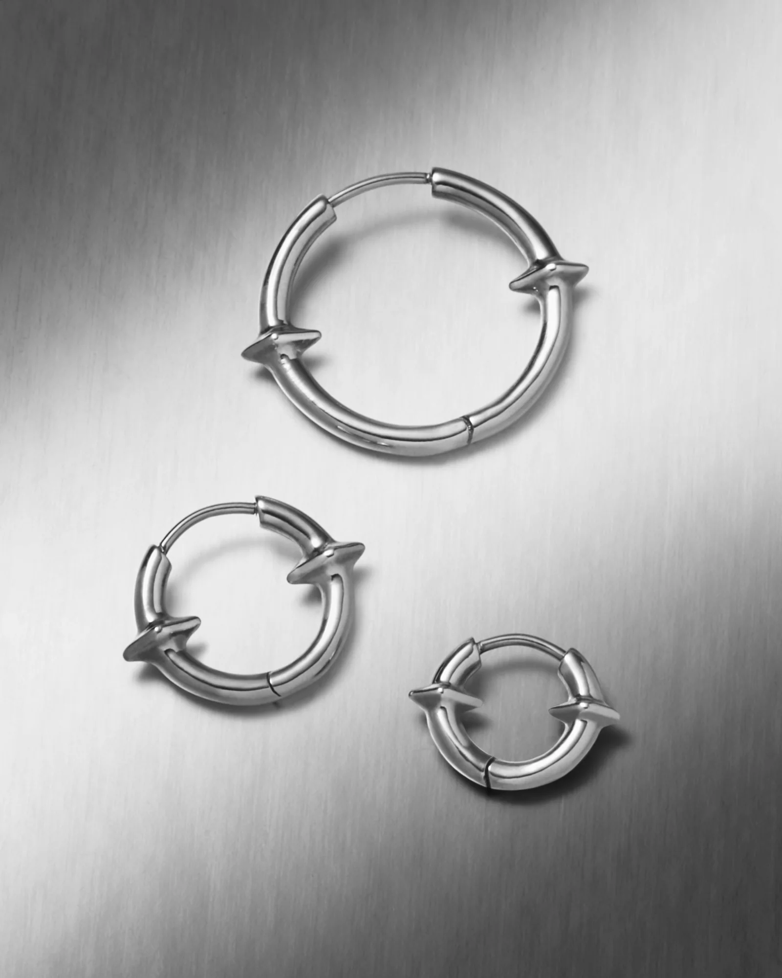 Qria Hoop Earrings Set - Image 10