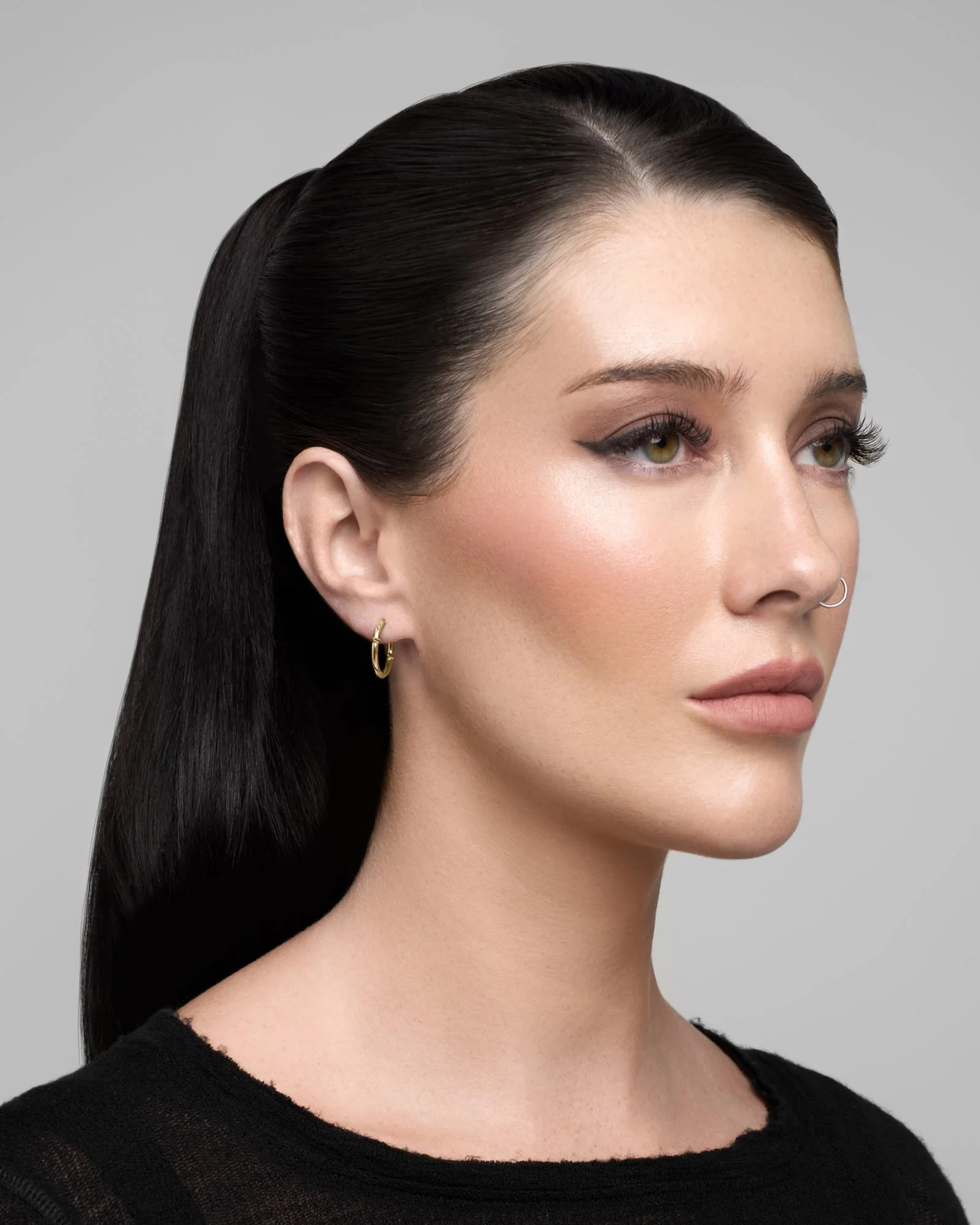 Qria Hoop Earrings Set - Image 5